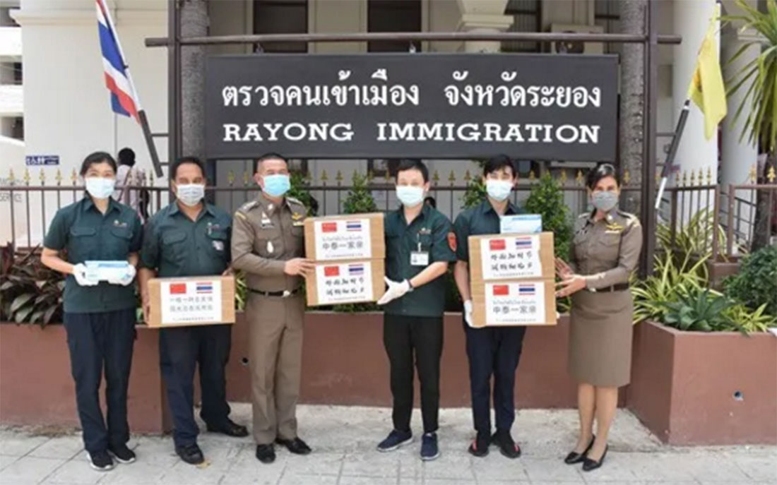ZC Rubber Thailand presented masks to the Rayong Immigration Bureau.